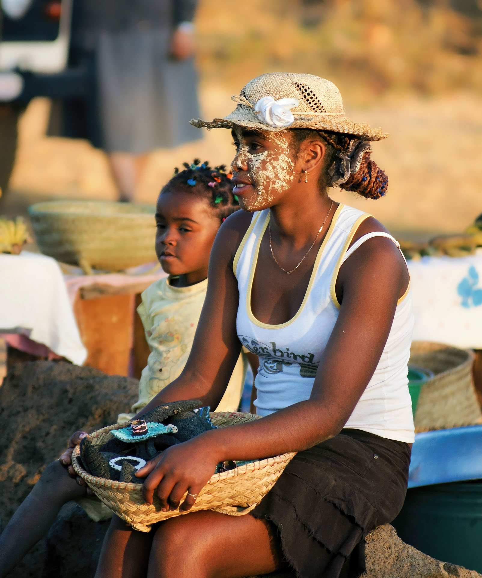 Im Dorf Antafofo nahe dem Itasy-See - die weiße Paste dient der Hautpflege